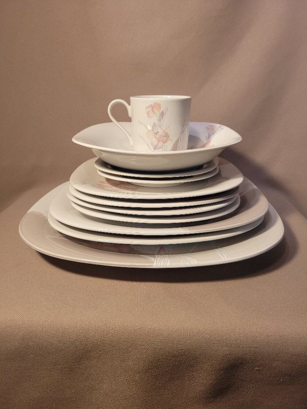 Mikasa Acacia CE901 (Lot of 11 Pieces) dinner salad cup saucer soup chop platter